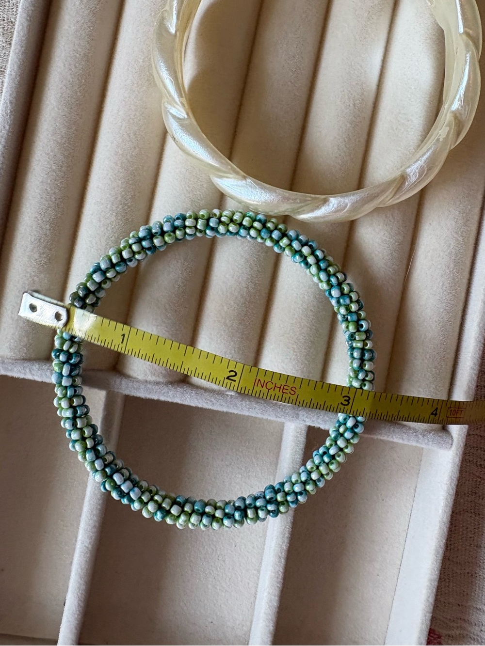 VINTAGE Bracelet Set Beaded Green and Teal Bracelet Set - Stackable Bangles - Picture 6 of 6
